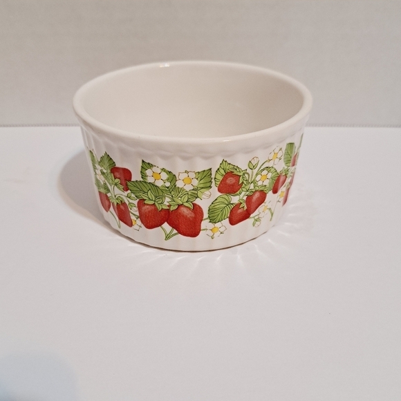 Action Japan Strawberries Mini Souffle Ramkin Baking Stoneware Set of 2 - Picture 2 of 6